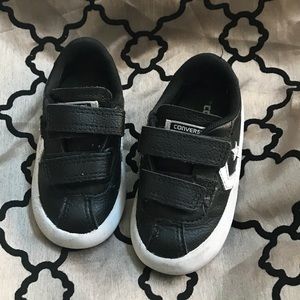 Converse leather toddler boy shoes size 5